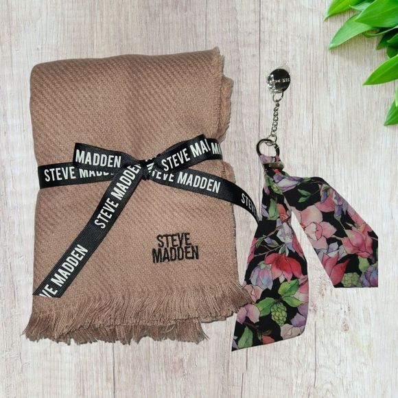 Steve Madden Pink Logo Scarf and Keychain Set NWT - Picture 1 of 6